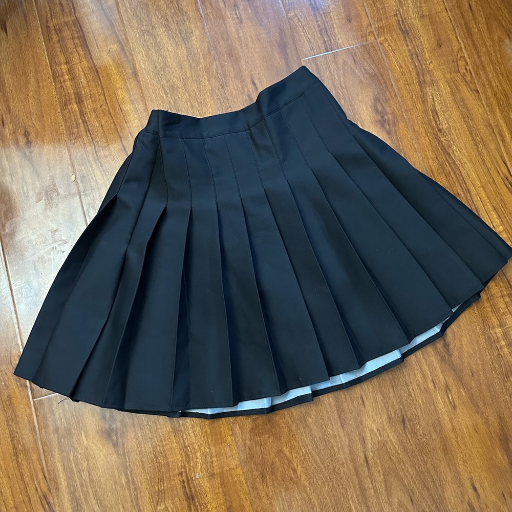Black pleated skirt